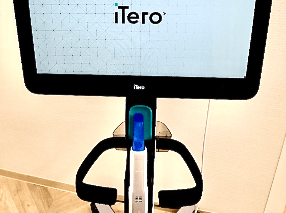 iTero（口腔内スキャナー）